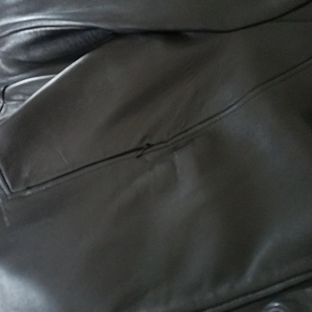Leather jacket - Picture 11 of 12